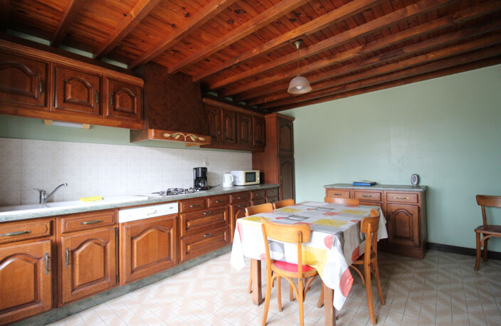 MAISON DE CAMPAGNE A RENOVER AVEC DEPENDANCES — photo 3