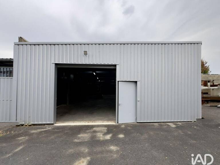 Location Local d'activités 270 m&sup2; — photo 1