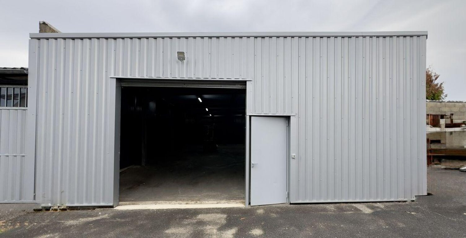 Location Local d'activités 270 m&sup2; — photo 1
