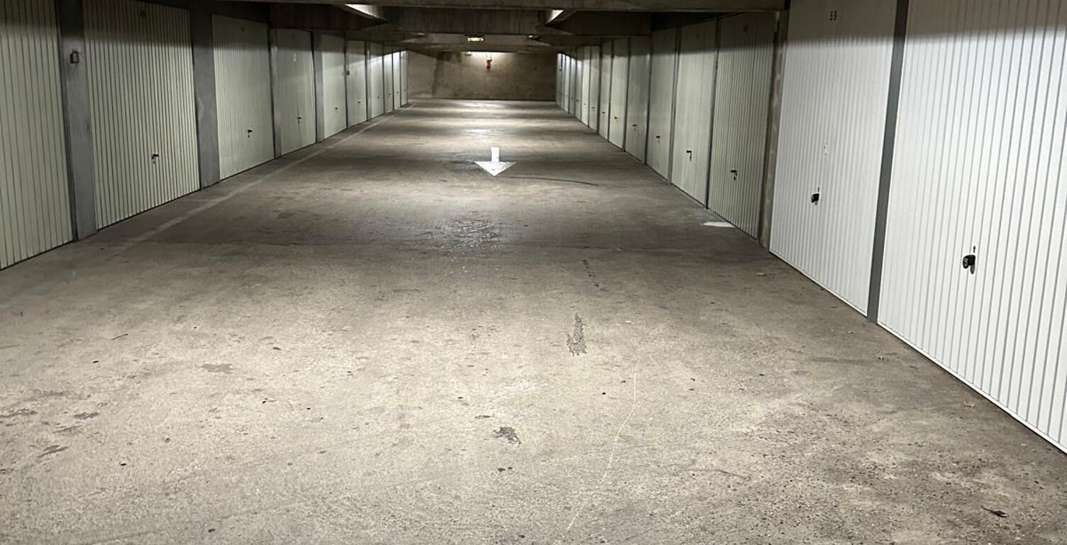 Vente Garage 11 m&sup2; — photo 1