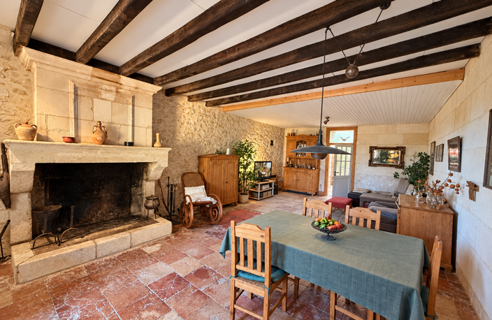 Maison en pierre avec deux logements et de nombreuses dépend — photo 4