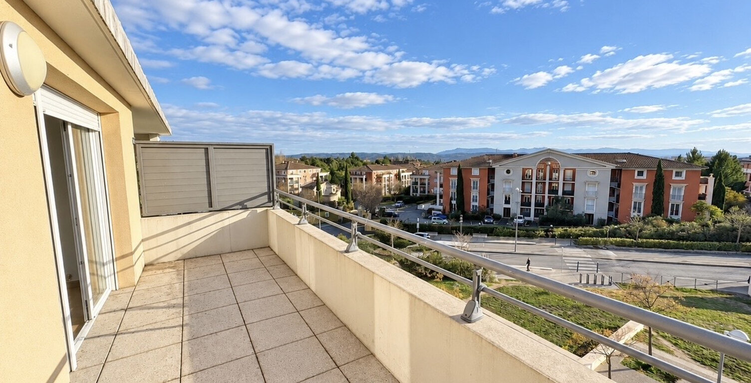 AIX SECTEUR SAINT MITRE - LOGEMENT T3 EN DERNIEER ETAGE AVEC UN GARAGE DANS UNE RESIDENCE SECURISEE — photo 1