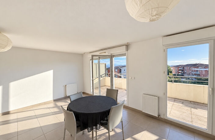 AIX SECTEUR SAINT MITRE - LOGEMENT T3 EN DERNIEER ETAGE AVEC UN GARAGE DANS UNE RESIDENCE SECURISEE — photo 3
