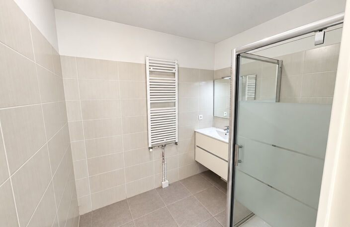 AIX SECTEUR SAINT MITRE - LOGEMENT T3 EN DERNIEER ETAGE AVEC UN GARAGE DANS UNE RESIDENCE SECURISEE — photo 4