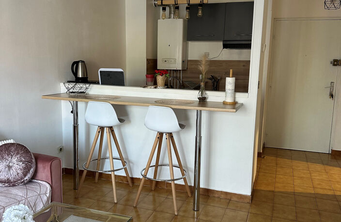 Location Appartement T2 avec balcon et parking privatif — Nîmes (Quartier Montaury) — photo 2
