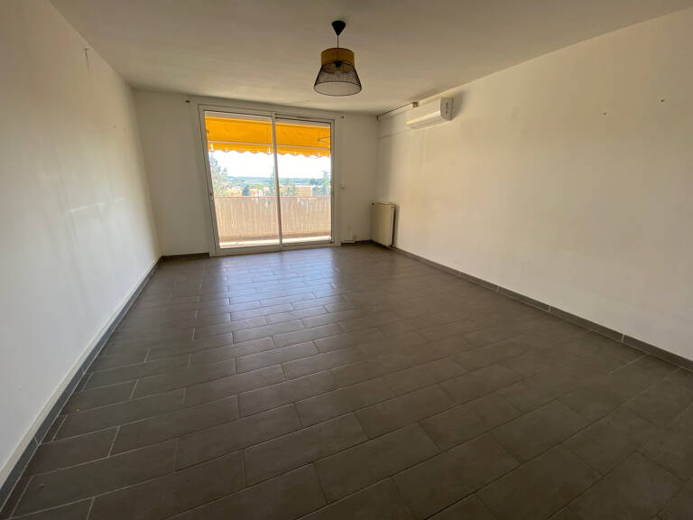 Appartement T3 72m2 avec terrasse, cave et garage à Nîmes Saint Césaire — photo 1