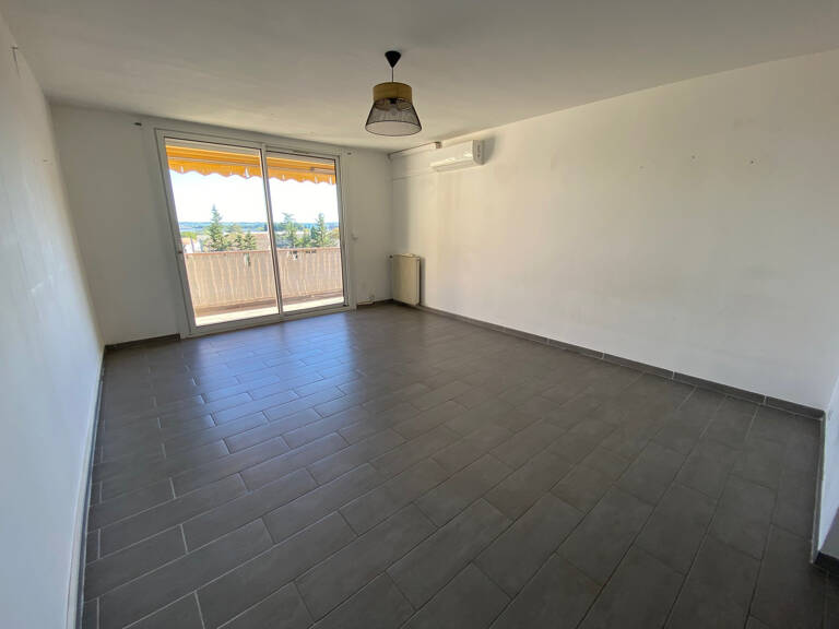 Appartement T3 72m2 avec terrasse, cave et garage à Nîmes Saint Césaire — photo 1