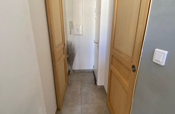 Studio 18m2 centre-ville Nîmes — photo 3