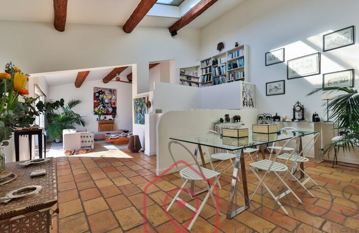 Le Beausset - Maison de village de plus de 218 m2 avec deux garages — photo 2