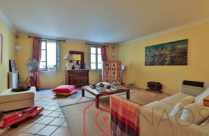Le Beausset - Maison de village de plus de 218 m2 avec deux garages — photo 3