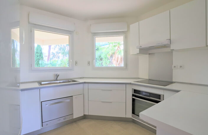 M2334 - HYERES - Port - Appartement T4 - Rez-de-jardin - Garage — photo 3