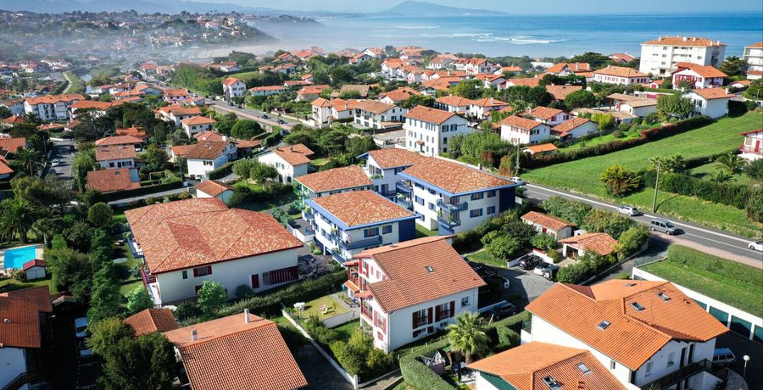 T3 neuf 61 m² avec jardin privatif 115 m² — Bidart village, 8 min des plages à pied, balcon, parking — photo 1