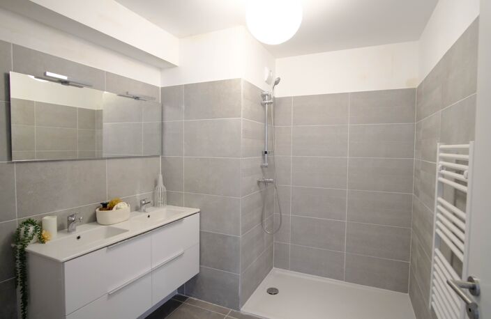 SUPERBE T3 AU DERNIER ETAGE EXPOSE SUD ET PROCHE DE TOUT — photo 4