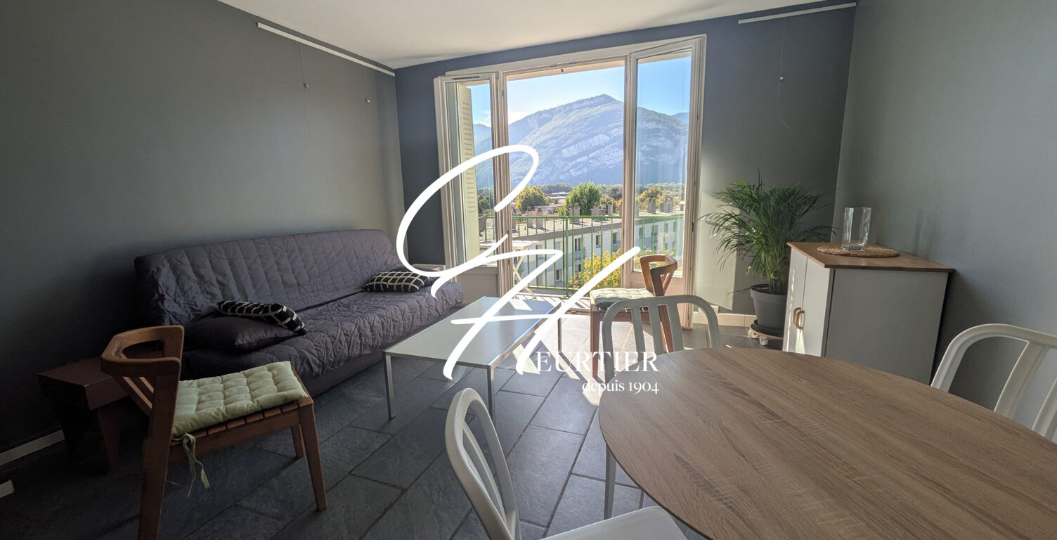 SAINT EGREVE - APPARTEMENT T3 MEUBLE - TRAVERSANT — photo 1