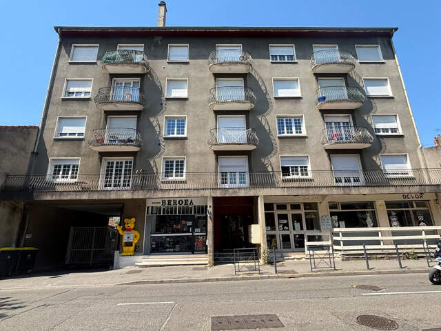 Rue Montplaisir, place de parking en terrasse à louer ... — photo du bien