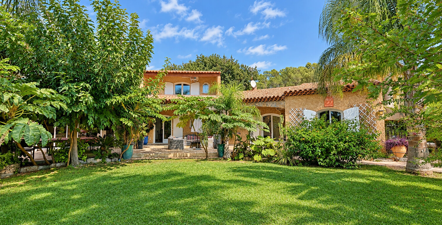 CARQUEIRANNE (BEAU VÉZÉ) - Maison T6 171 m2 - Terrain 5 202 m2 - Double Garage 43 m2 - Pool House - Piscine - — photo 1