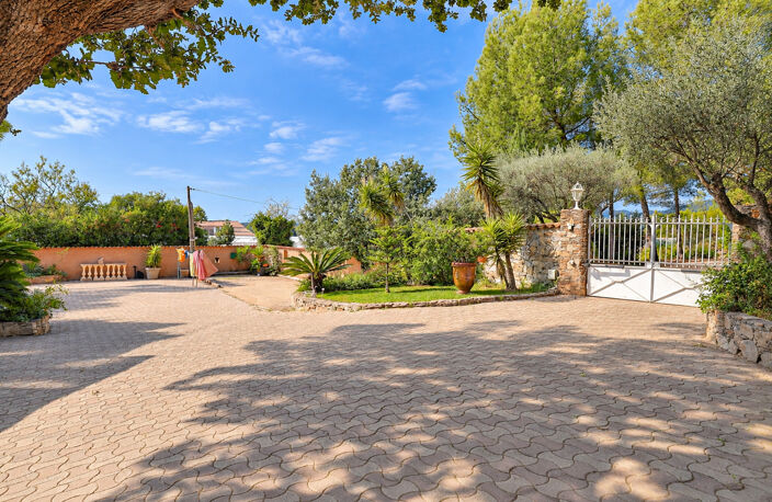 CARQUEIRANNE (BEAU VÉZÉ) - Maison T6 171 m2 - Terrain 5 202 m2 - Double Garage 43 m2 - Pool House - Piscine - — photo 5