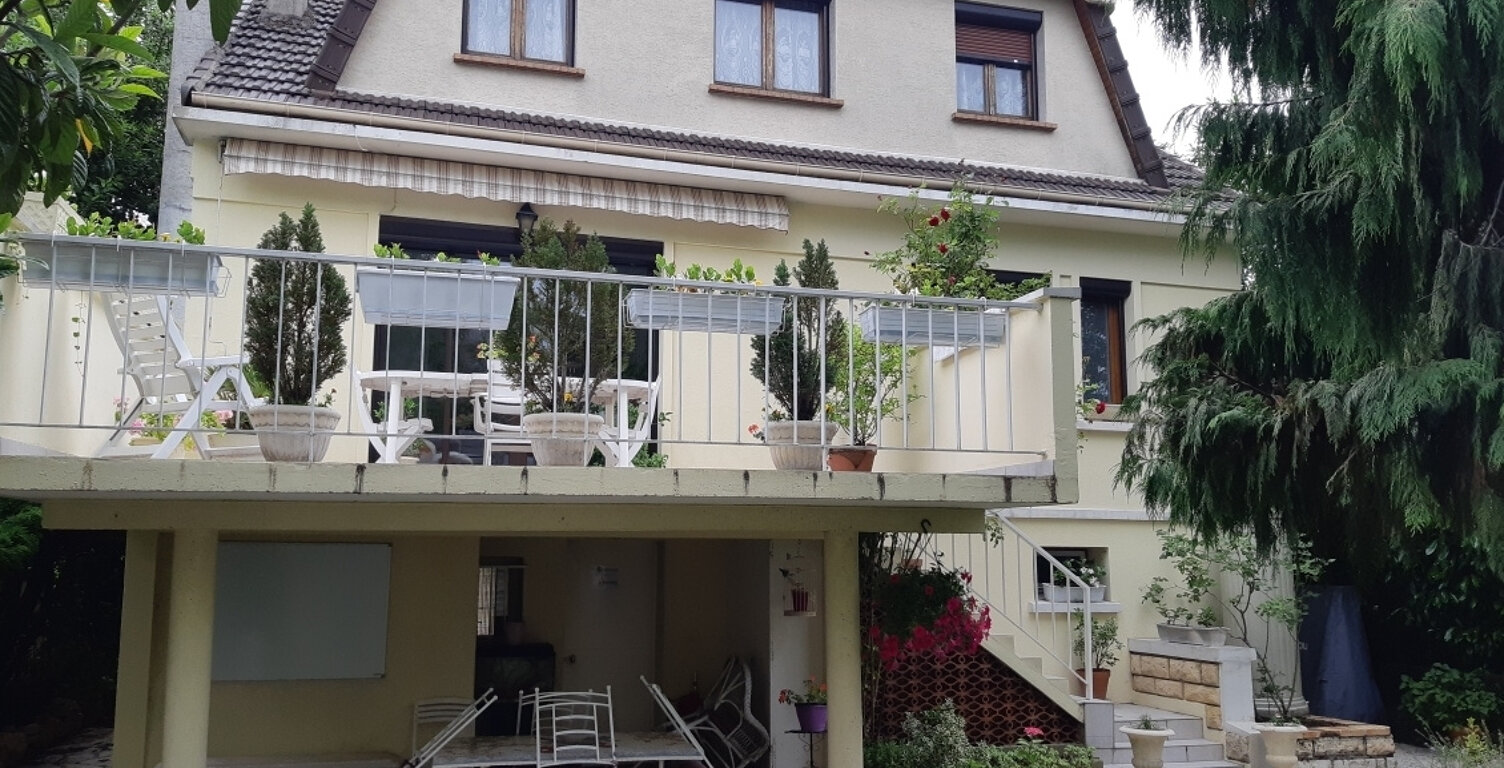 Beau pavillon sur 3 niveaux dans quartier recherché — photo 1