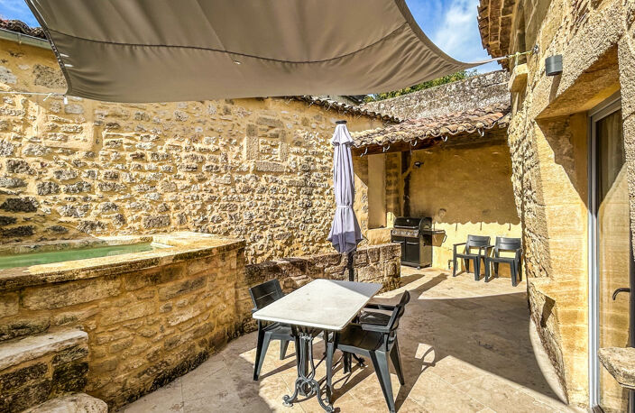 Pour les amoureux de pierre et d'histoire dans village prisé à proximité d'Uzès — photo 2