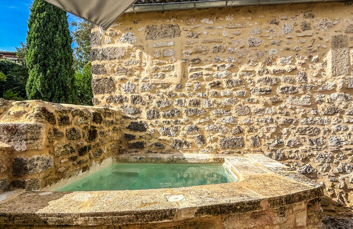Pour les amoureux de pierre et d'histoire dans village prisé à proximité d'Uzès — photo 3