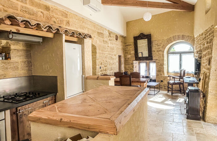 Pour les amoureux de pierre et d'histoire dans village prisé à proximité d'Uzès — photo 5