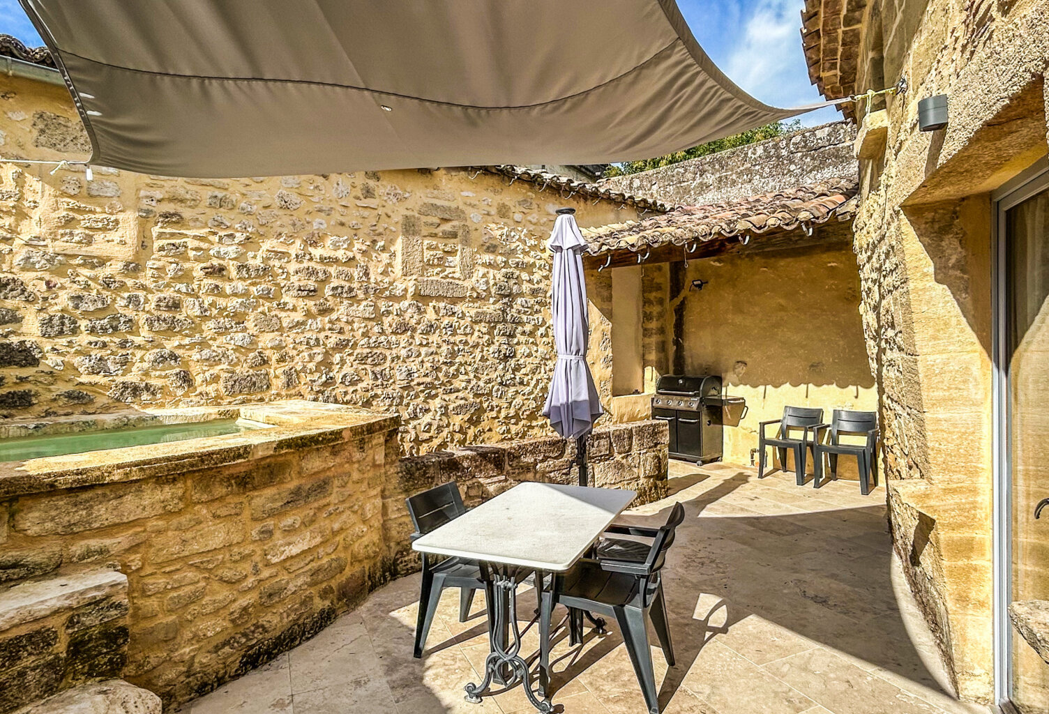 Pour les amoureux de pierre et d'histoire dans village prisé à proximité d'Uzès — photo 1