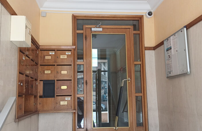 VENTE A TERME LIBRE   APPARTEMENT T4 TRAVERSANT AVEC 3 BALCO — photo 3