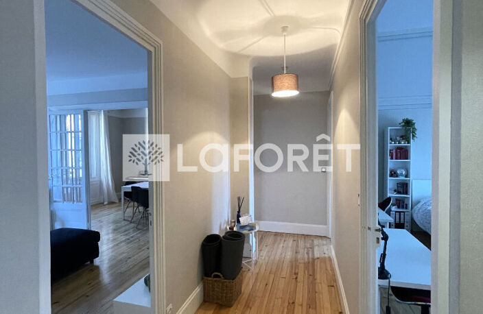 Appt  75 m² - 2 chambres, cuisine séjour, entièrement rénové — photo 3