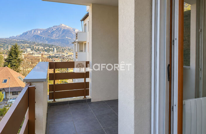 CHAMBERY - T3 avec balcon, vue sur la Croix du Nivolet, garage et cave — photo 2