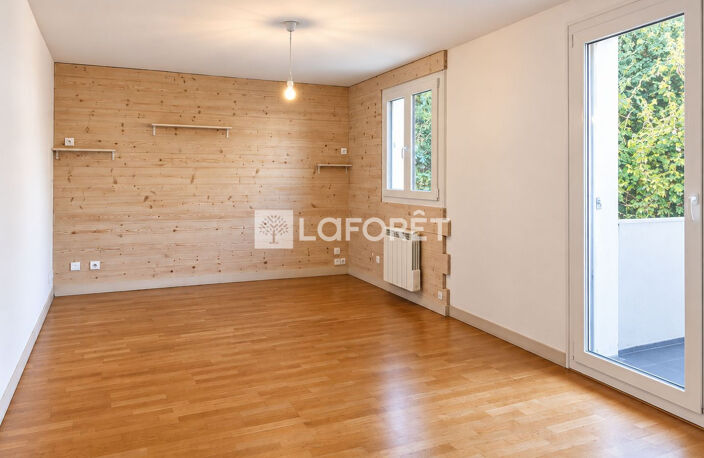 CHAMBERY - T3 avec balcon, vue sur la Croix du Nivolet, garage et cave — photo 3
