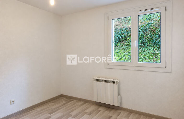 CHAMBERY - T3 avec balcon, vue sur la Croix du Nivolet, garage et cave — photo 4