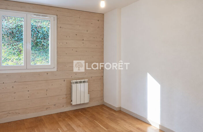 CHAMBERY - T3 avec balcon, vue sur la Croix du Nivolet, garage et cave — photo 5