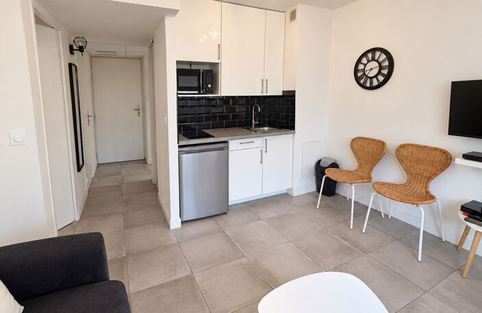 CANNES PROCHE BANANE RARE  ! T2 28 M2 REFAIT À NEUF ÉTAGE ÉL — photo 4