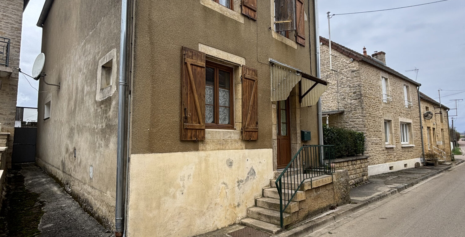 ETROCHEY ( 21) Maison de 100m2 avec petite cour proche de C — photo 1