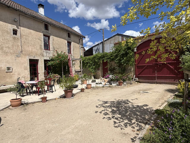 AMPILLY LE SEC ( 21) : Ancien corps de ferme avec habitation — photo du bien