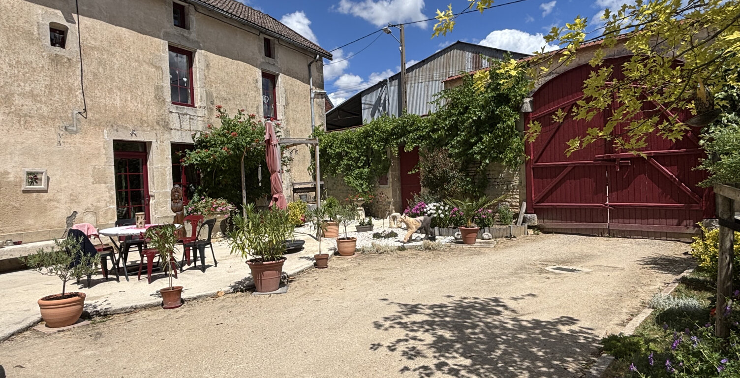 AMPILLY LE SEC ( 21) : Ancien corps de ferme avec habitation — photo 1