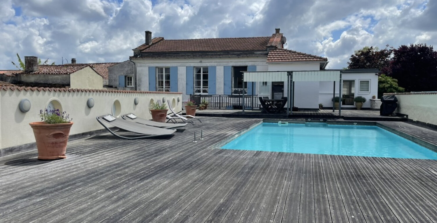Maison de Village avec piscine et garages — photo 1