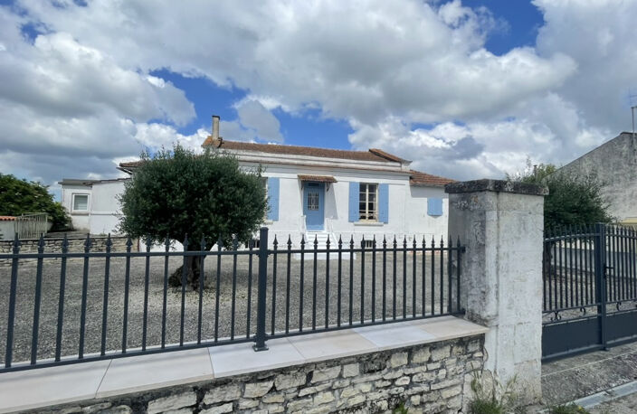 Maison de Village avec piscine et garages — photo 2