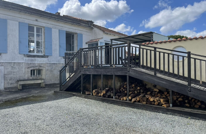 Maison de Village avec piscine et garages — photo 3