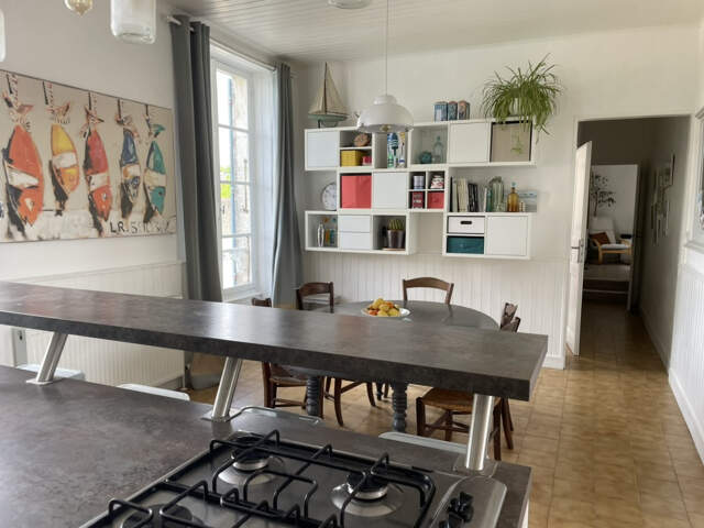 Maison de Village avec piscine et garages — photo du bien