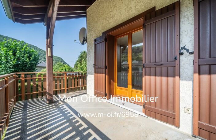 Référence : 6958-TCA. - Maison 5 pièces - jardin plat de plus de 1000m2 - garage - à raffraichir (74330 La Balme de Sillingy secteur Vinci) — photo 2