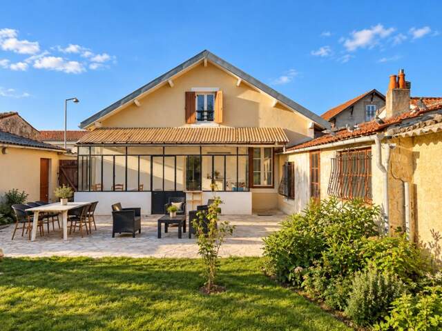 Maison à vendre trois chambres SAINTES (17) — photo du bien