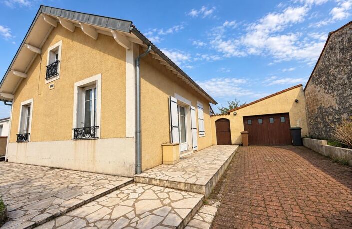 Maison à vendre trois chambres SAINTES (17) — photo 2