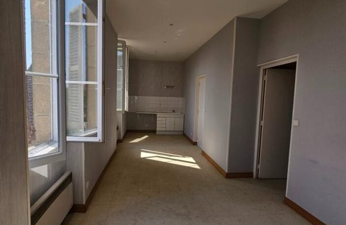 Maison de bourg avec grange et petit terrain – Besson (03) — photo 3