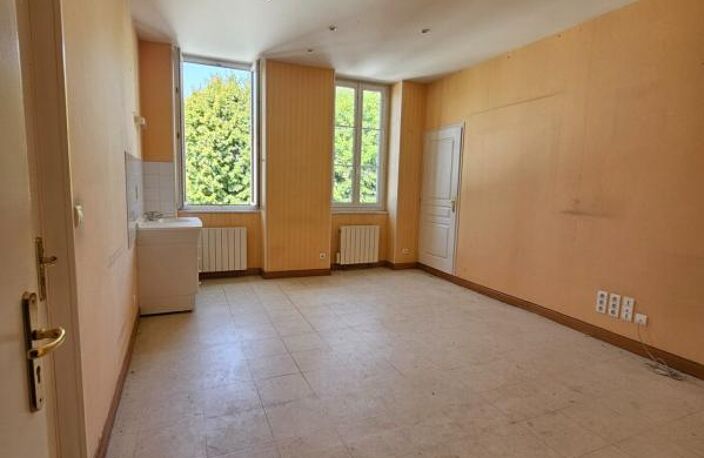 Maison de bourg avec grange et petit terrain – Besson (03) — photo 4
