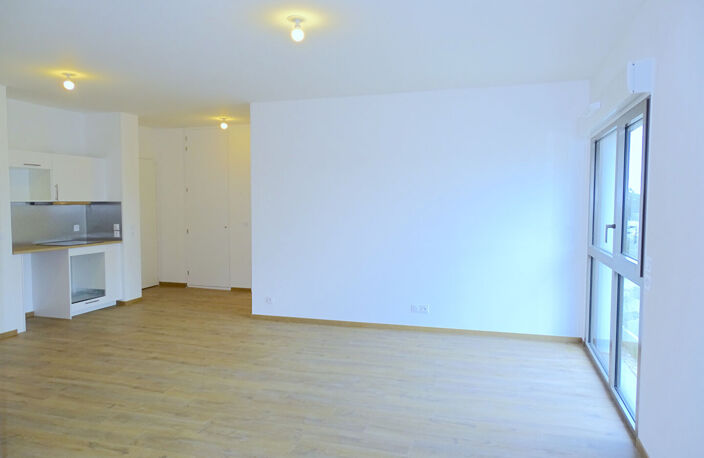 A LOUER APPARTEMENT DE TYPE 4 AVEC TERRASSE - BORDEAUX QUARTIER EURATLANTIQUE — photo 2