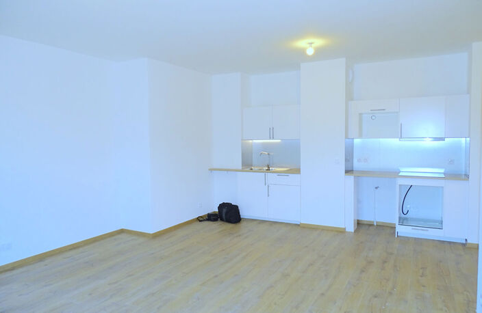 A LOUER APPARTEMENT DE TYPE 4 AVEC TERRASSE - BORDEAUX QUARTIER EURATLANTIQUE — photo 3