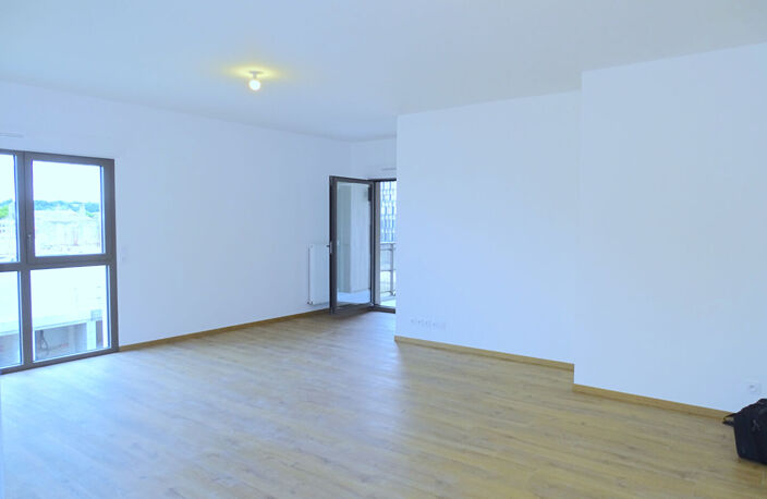 A LOUER APPARTEMENT DE TYPE 4 AVEC TERRASSE - BORDEAUX QUARTIER EURATLANTIQUE — photo 4