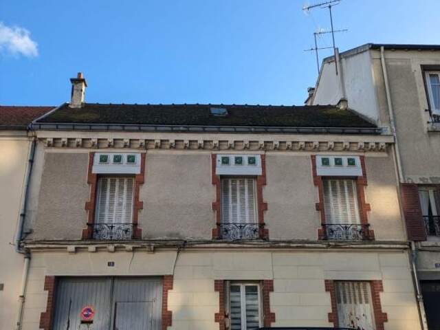 EXCLUSIVITÉ – Ensemble immobilier avec énorme potentiel à 500m du Métro Ligne 11 — photo du bien