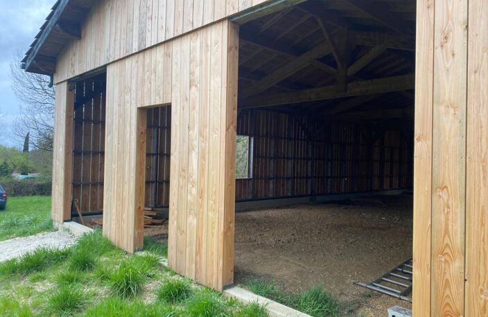 Location hangar / grange 150 m² – Secteur Saint-Caprais – Terrain 4 000 m² + 6 000 m² zone boisée — photo 2